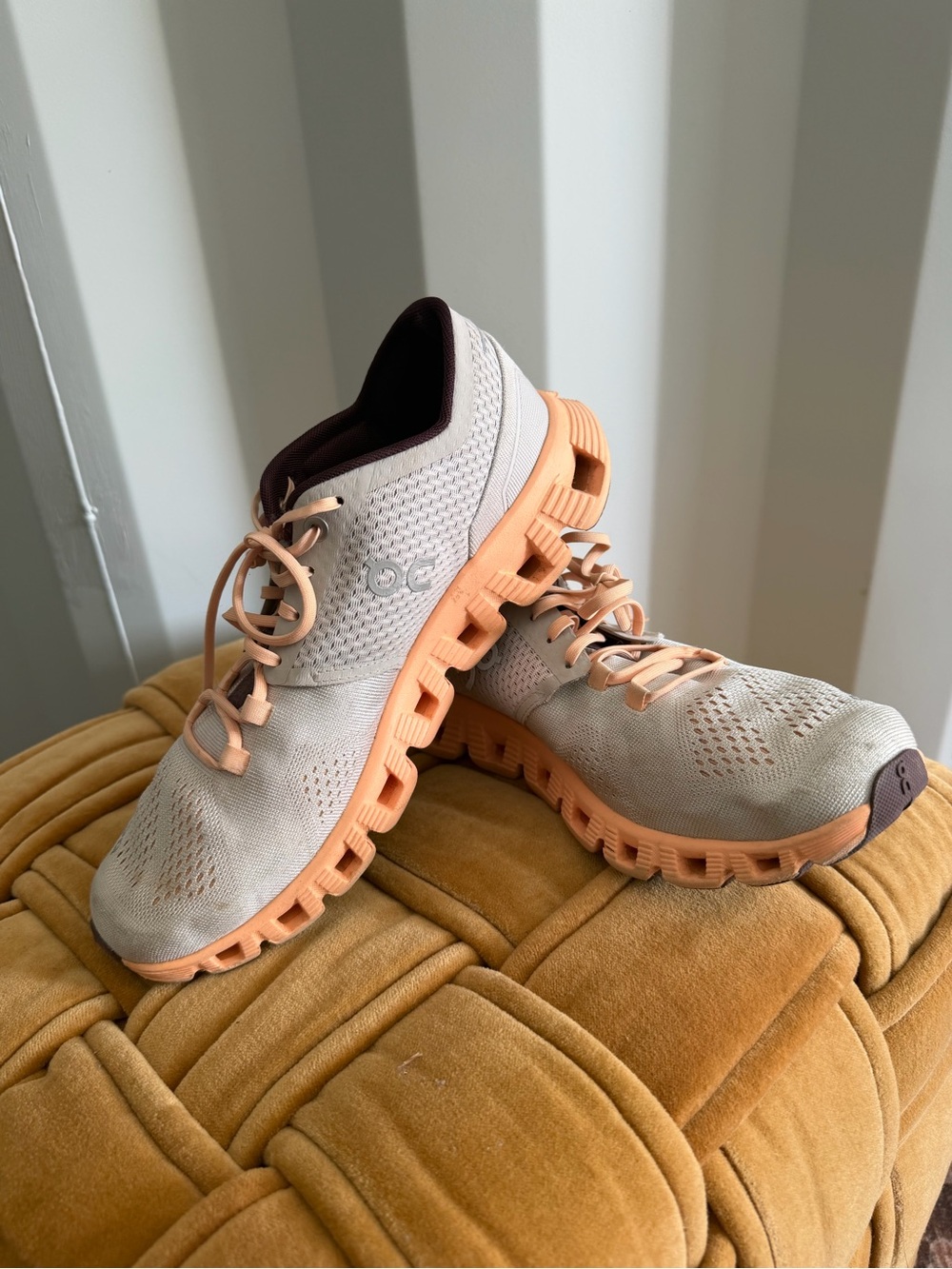 On Cloud X Women’s Size 9 Running Training Shoes Gray Peach